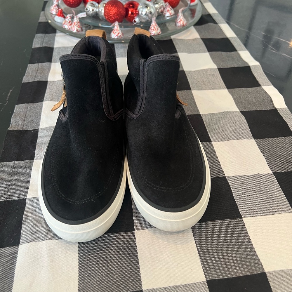 Sperry crest side zip cozy sneaker